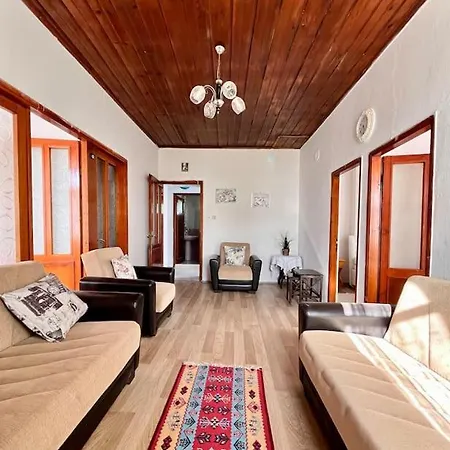 아파트 In A Historical House In Carsi *
